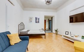 New Moderated Školská Apartment